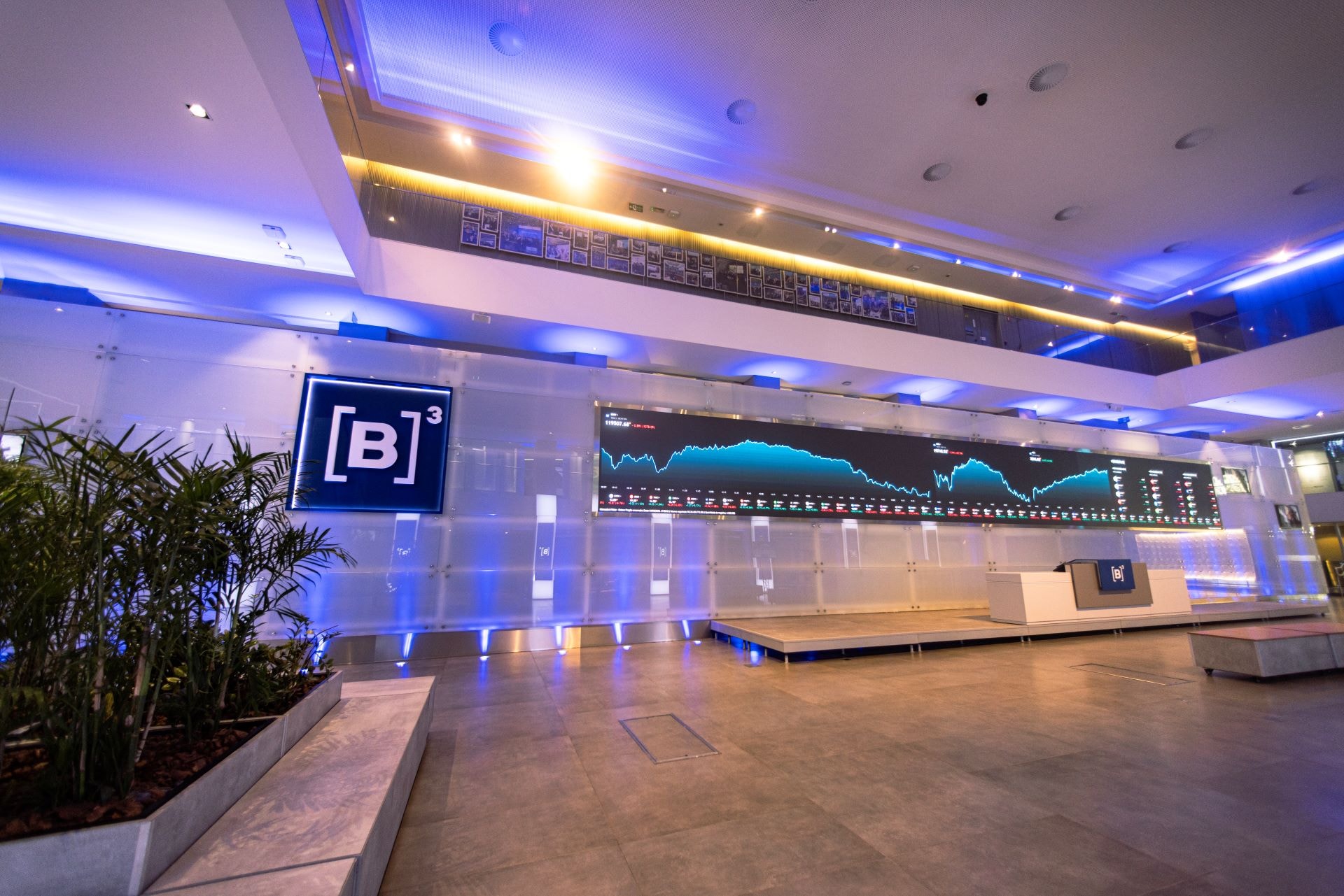 Ibovespa tem alta modesta na abertura com apoio de Petrobras