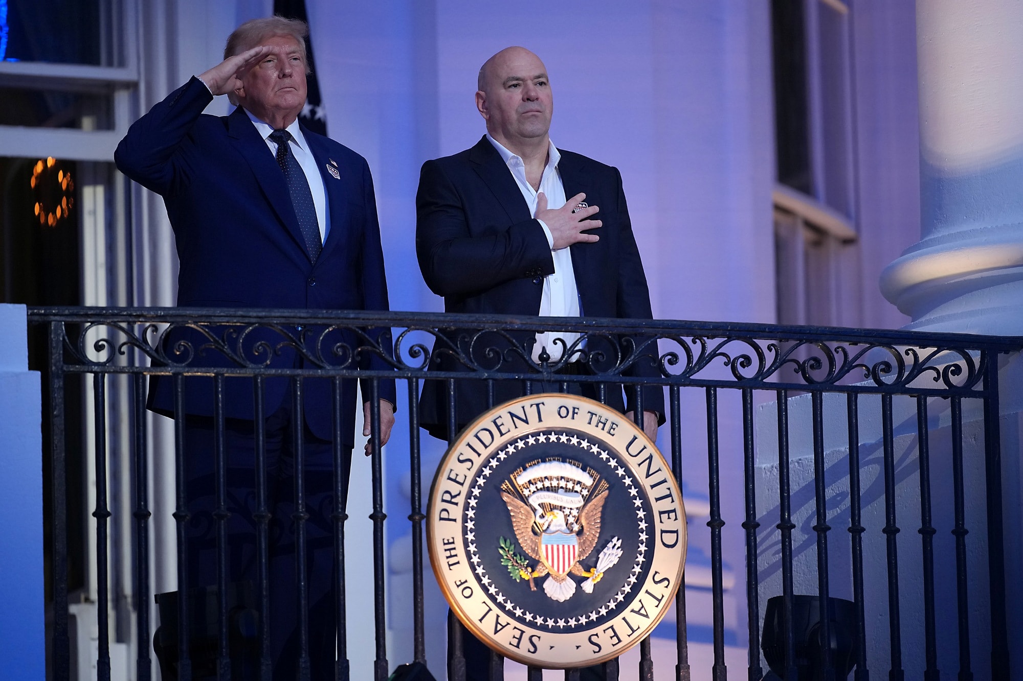 Dana White e Donald Trump chegam lado a lado no UFC da Casa Branca