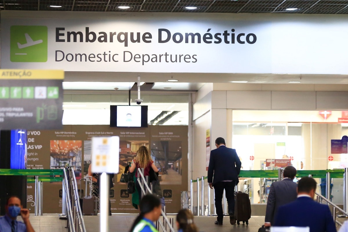 Aeroporto recomenda chegada 3h antes no domingo por evento na Base Aérea