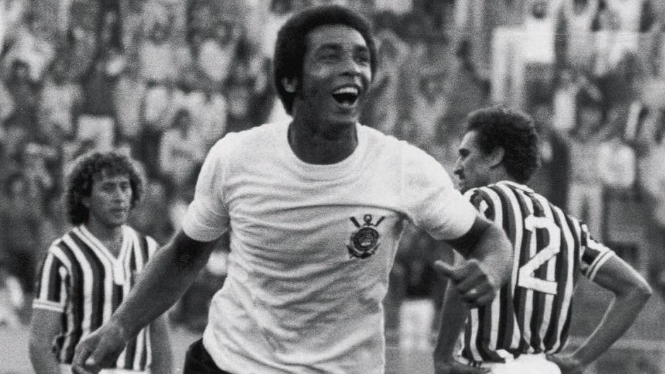 Entenda próximo passo da negociação entre Corinthians e Memphis