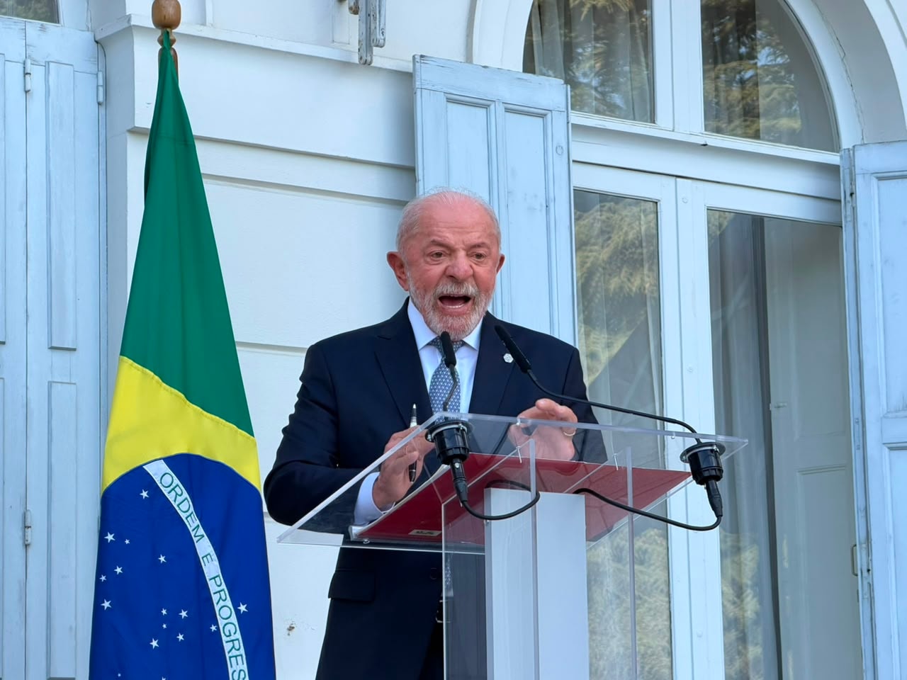 Lula rebate Trump e pede que ele “não se meta nas eleições do Brasil"