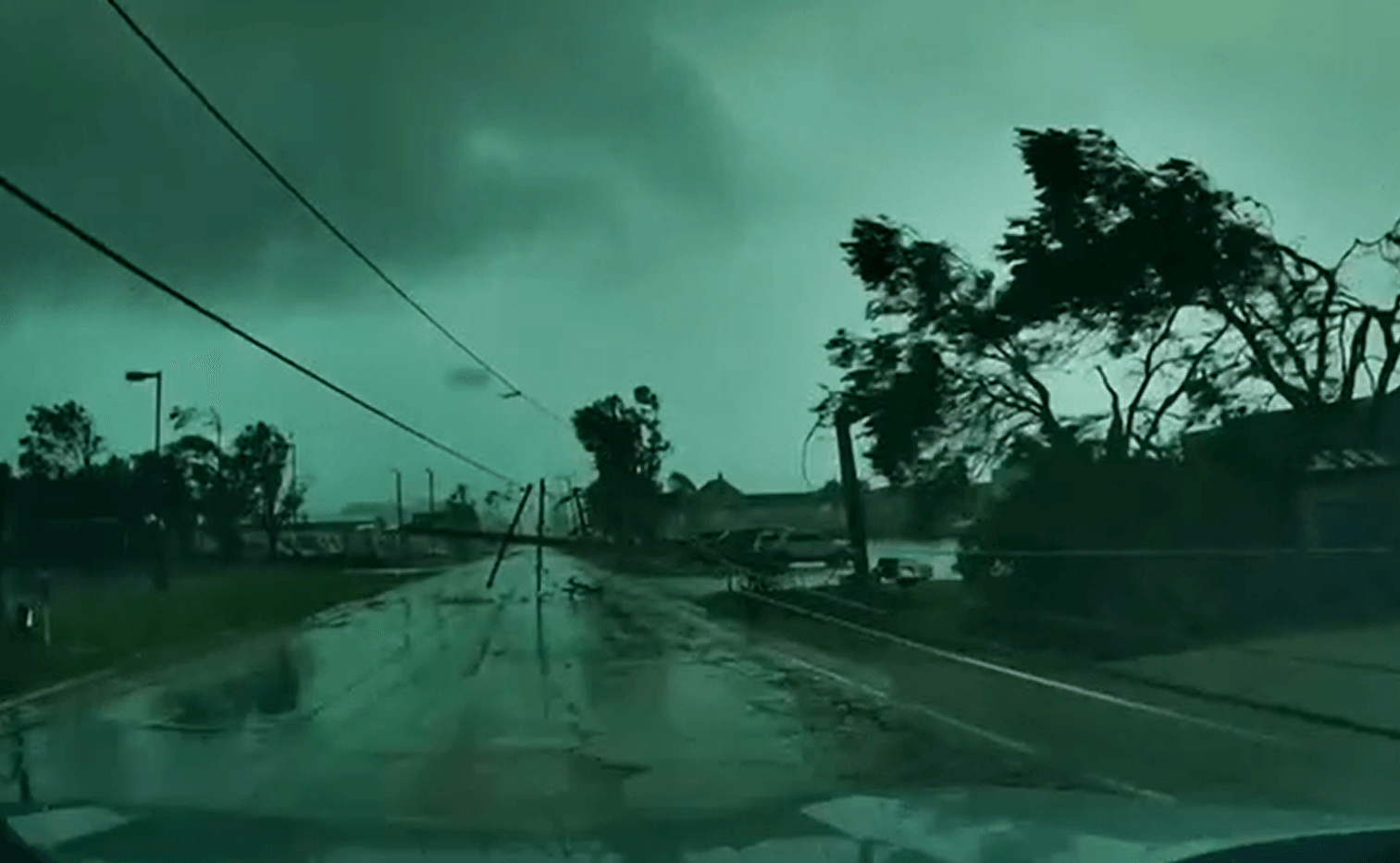 Vídeo: Drone mostra devastação de tornado no Wisconsin, EUA