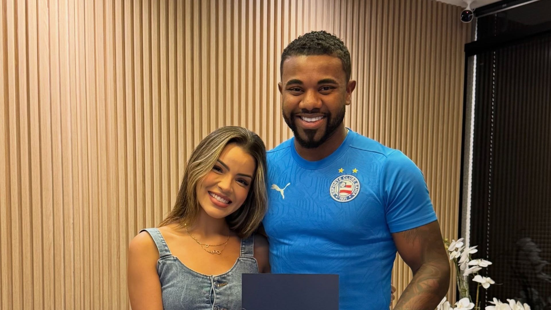 Gustavo Tubarão é criticado na web por piadas sexuais em votos de casamento