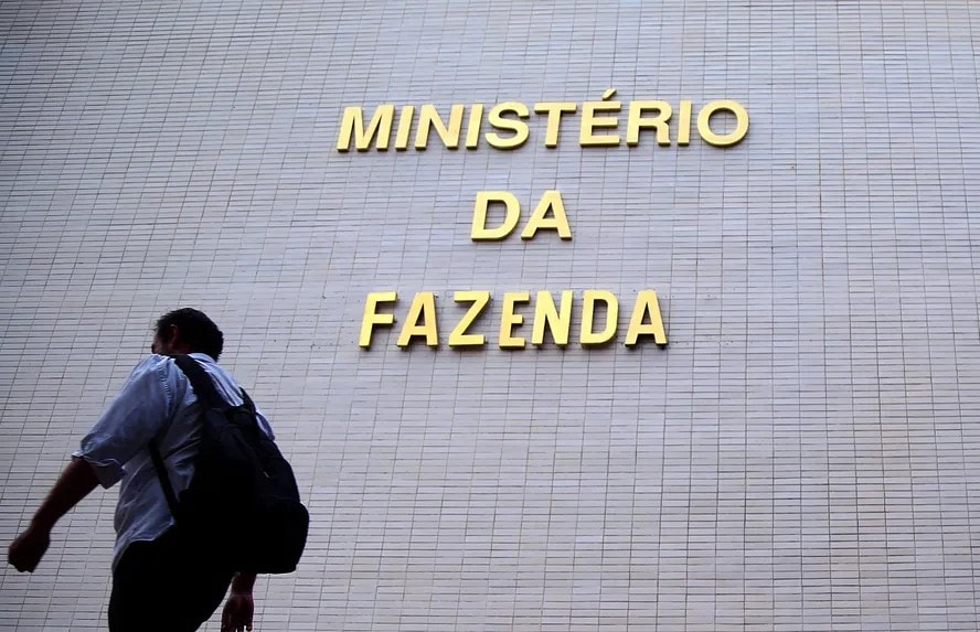 Fazenda atribui aperto das famílias ao custo do crédito, não ao tamanho da dívida