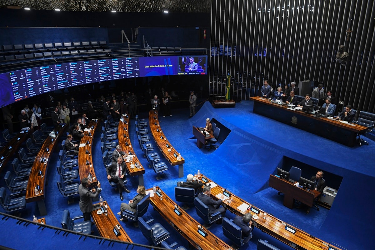 Alunos da rede pública de todo país conhecem o Senado e propõe leis