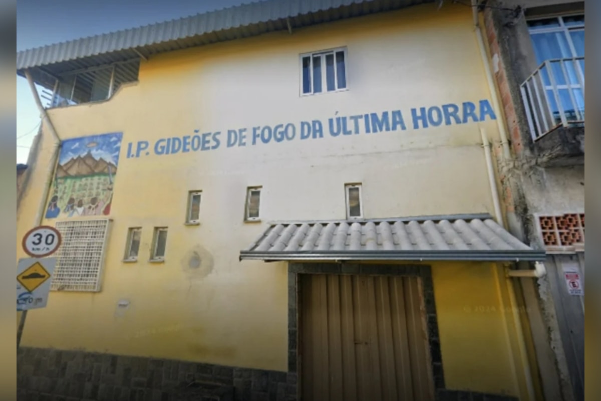 Fiéis quebram o pau em frente a igreja de pastor condenado por abuso