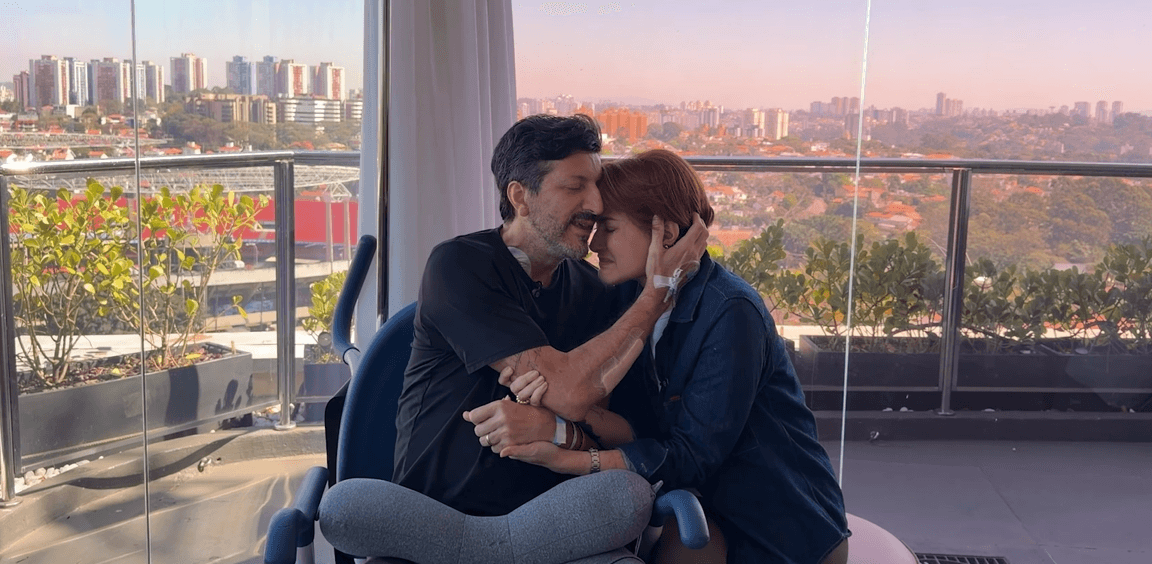 Emocionada, esposa de Lito Sousa rebate fake news: “Não tem melhora”