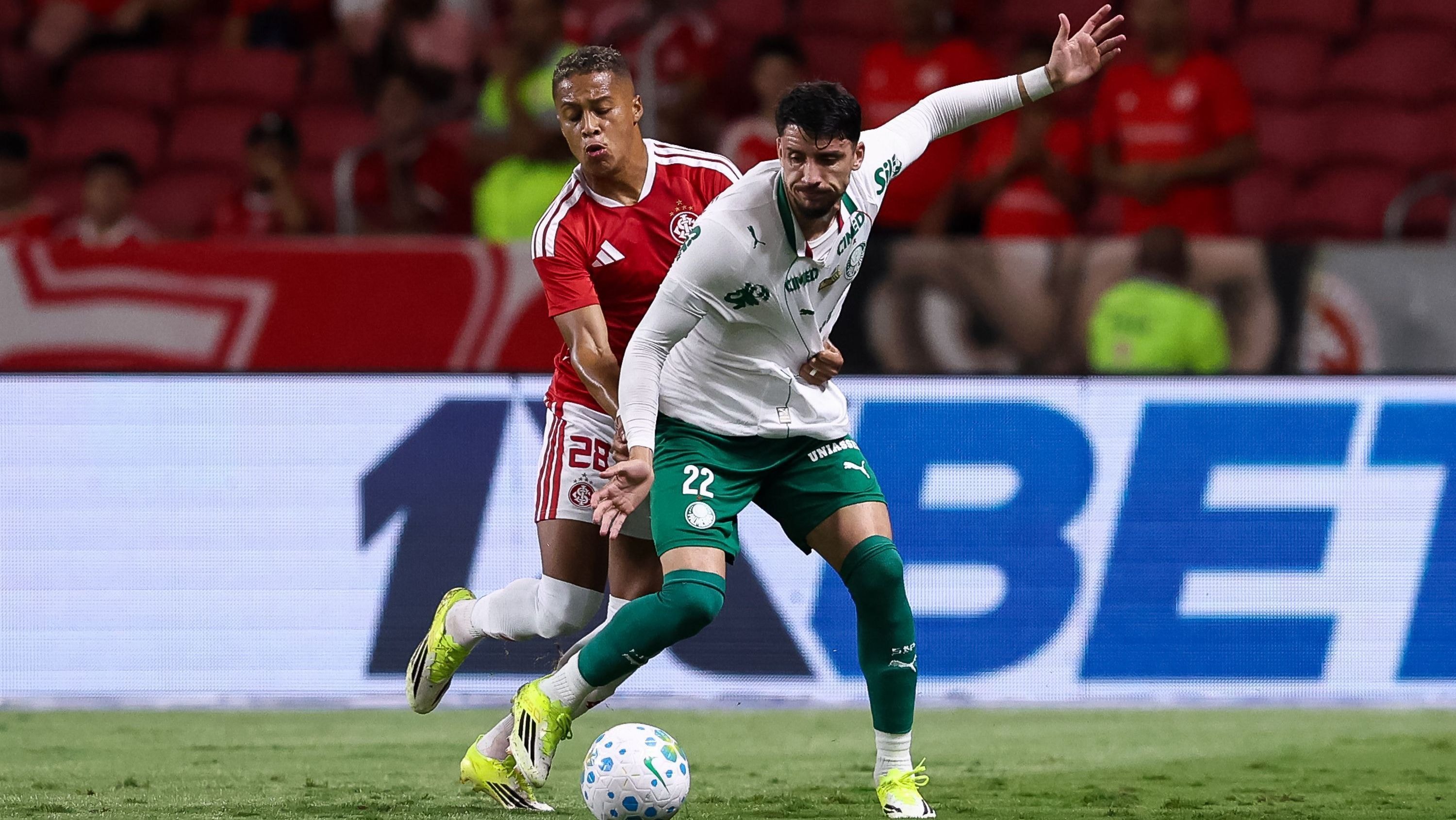 Com objetivos distintos, Bahia e Vasco se encaram pelo Brasileirão