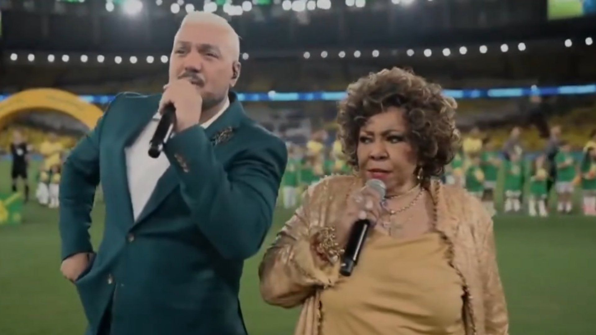 “Não estava ouvindo”: Alcione explica problemas em apresentação no Maracanã