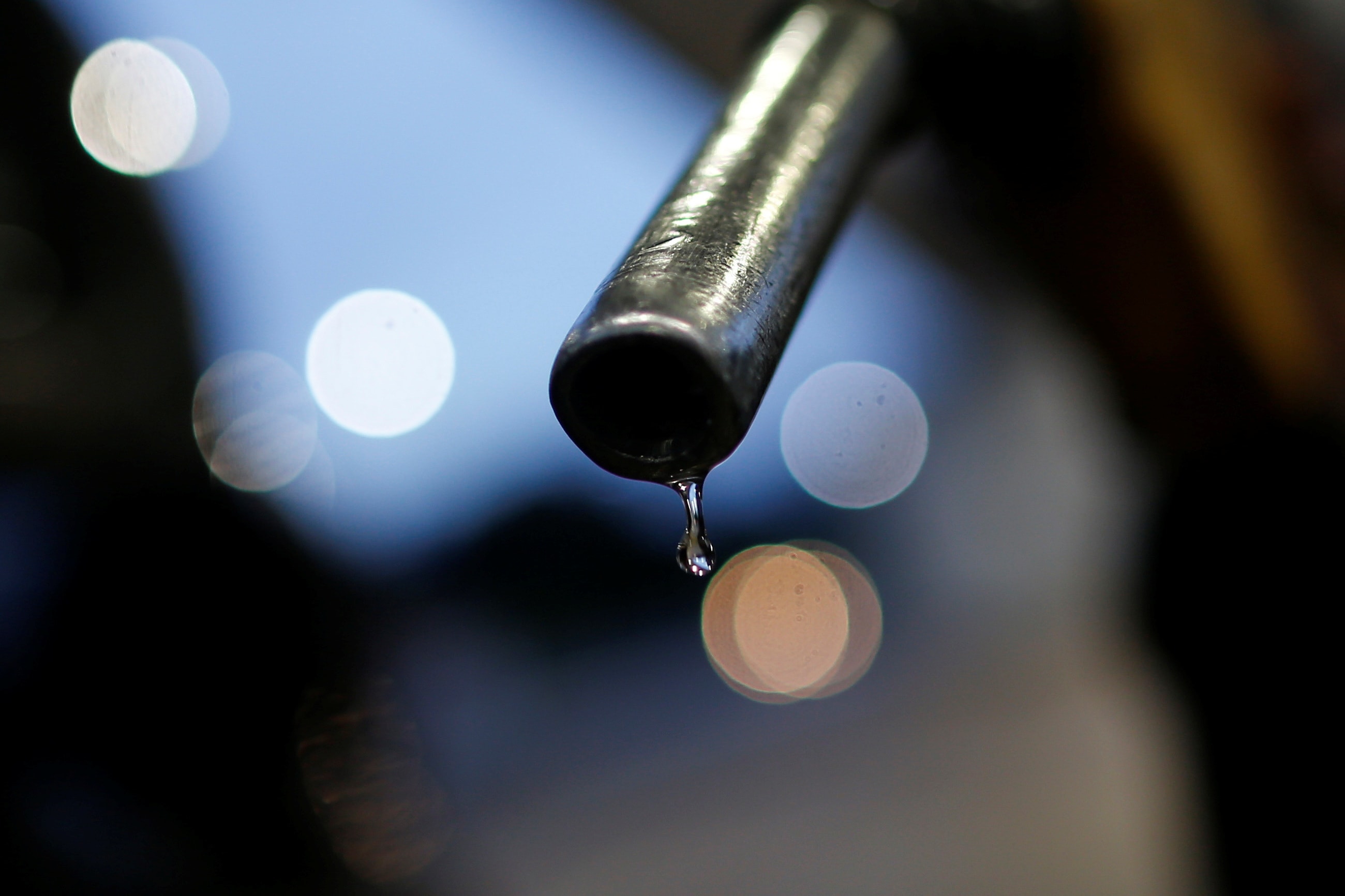 Petrobras (PETR4) deu sinal de alta iminente do preço da gasolina?