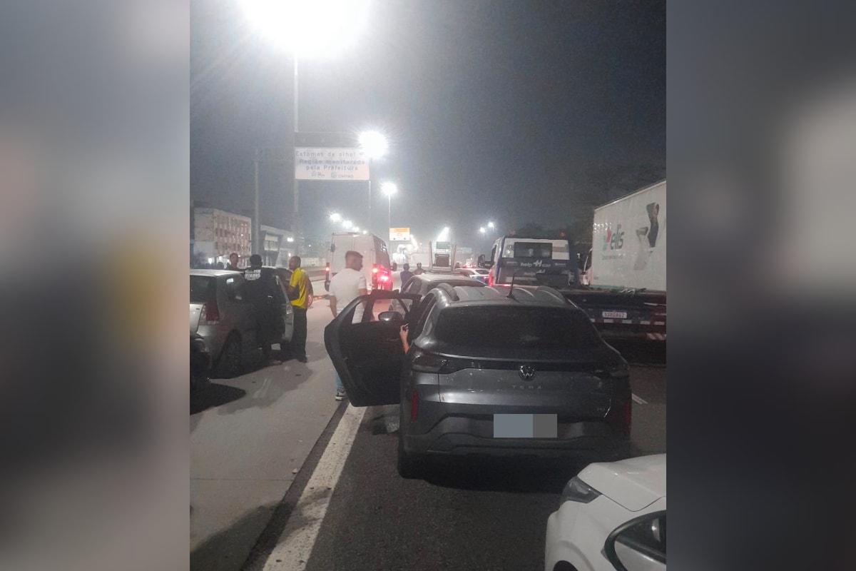 Blindados e apoio aéreo: operação no RJ tem tiroteio na Avenida Brasil