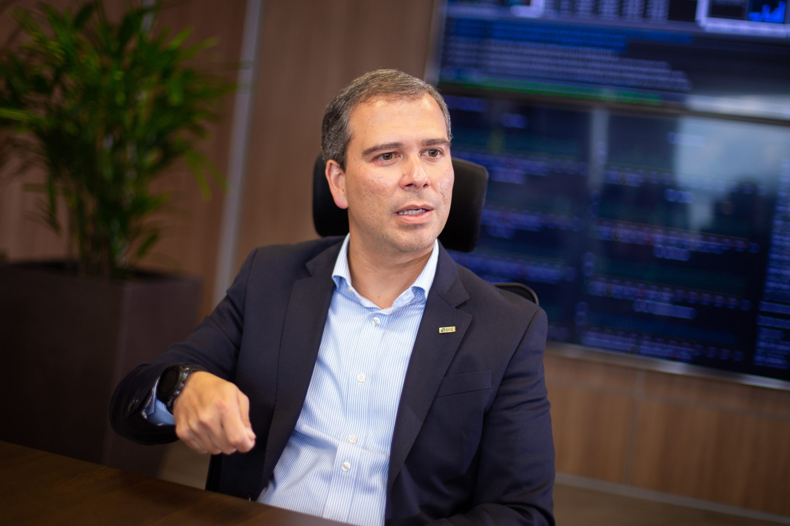 BRB: Costa ordenava compra de carteiras enquanto discutia imóveis com Vorcaro