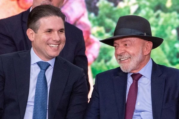 Planalto procura Motta após presidente da Câmara declarar apoio a Lula