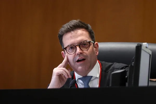 TRE tem quatro votos e forma maioria contra candidatura de Arruda ao GDF