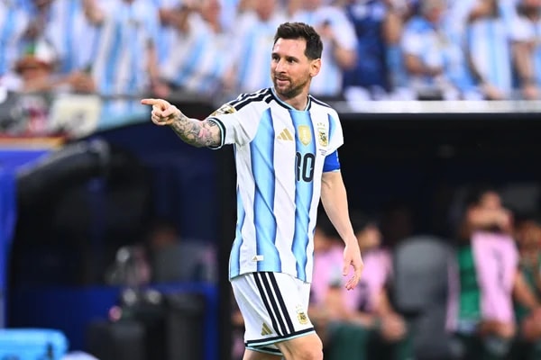 Com Messi no banco, Argentina está escalada para jogo contra Jordânia