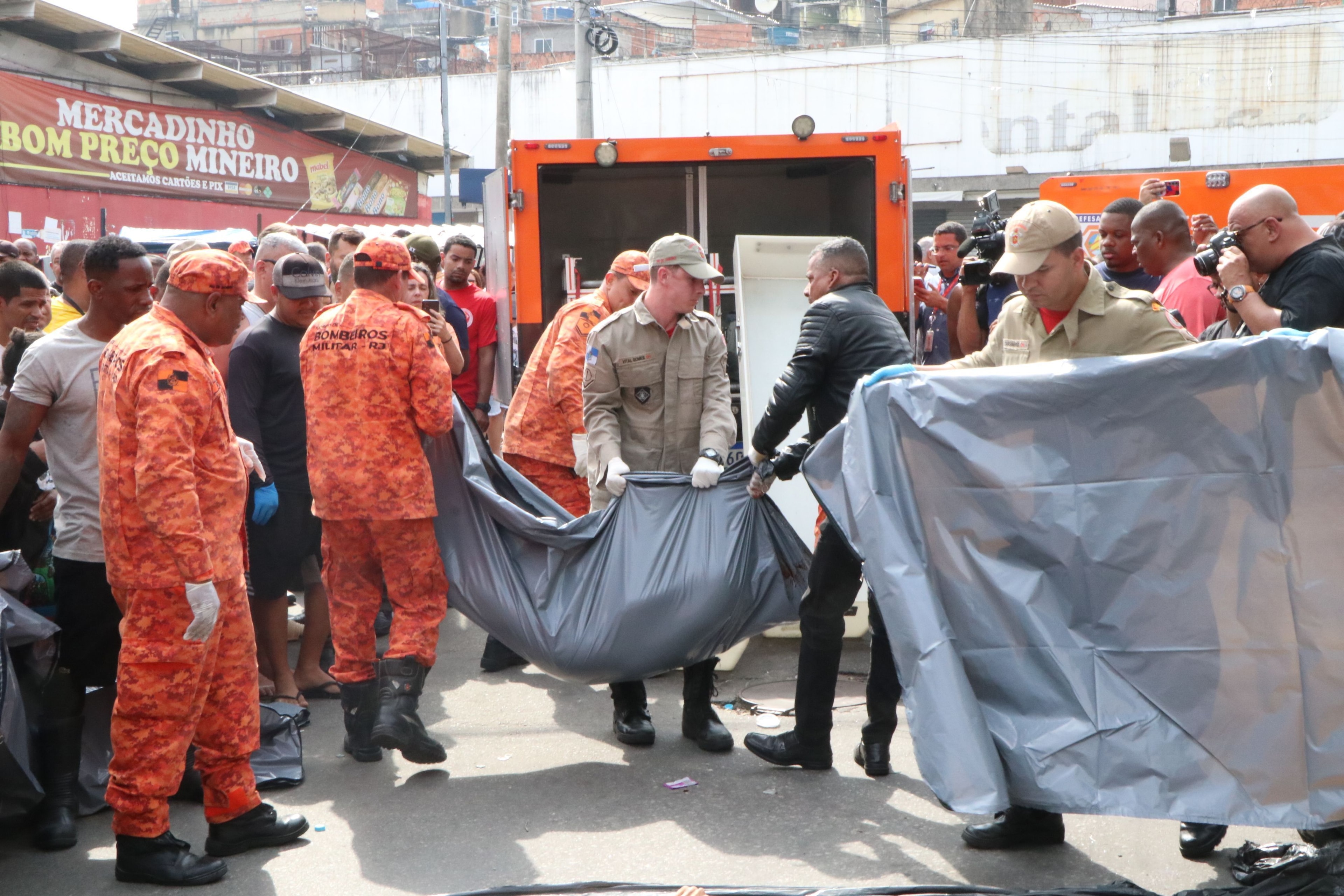 Operação da PM no Rio tem tiroteio, suspeito morto e fuzil apreendido