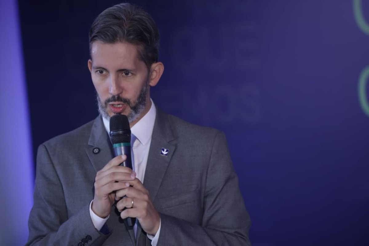 Grass diz que "respeita" decisão do PSB de lançar candidatura solo