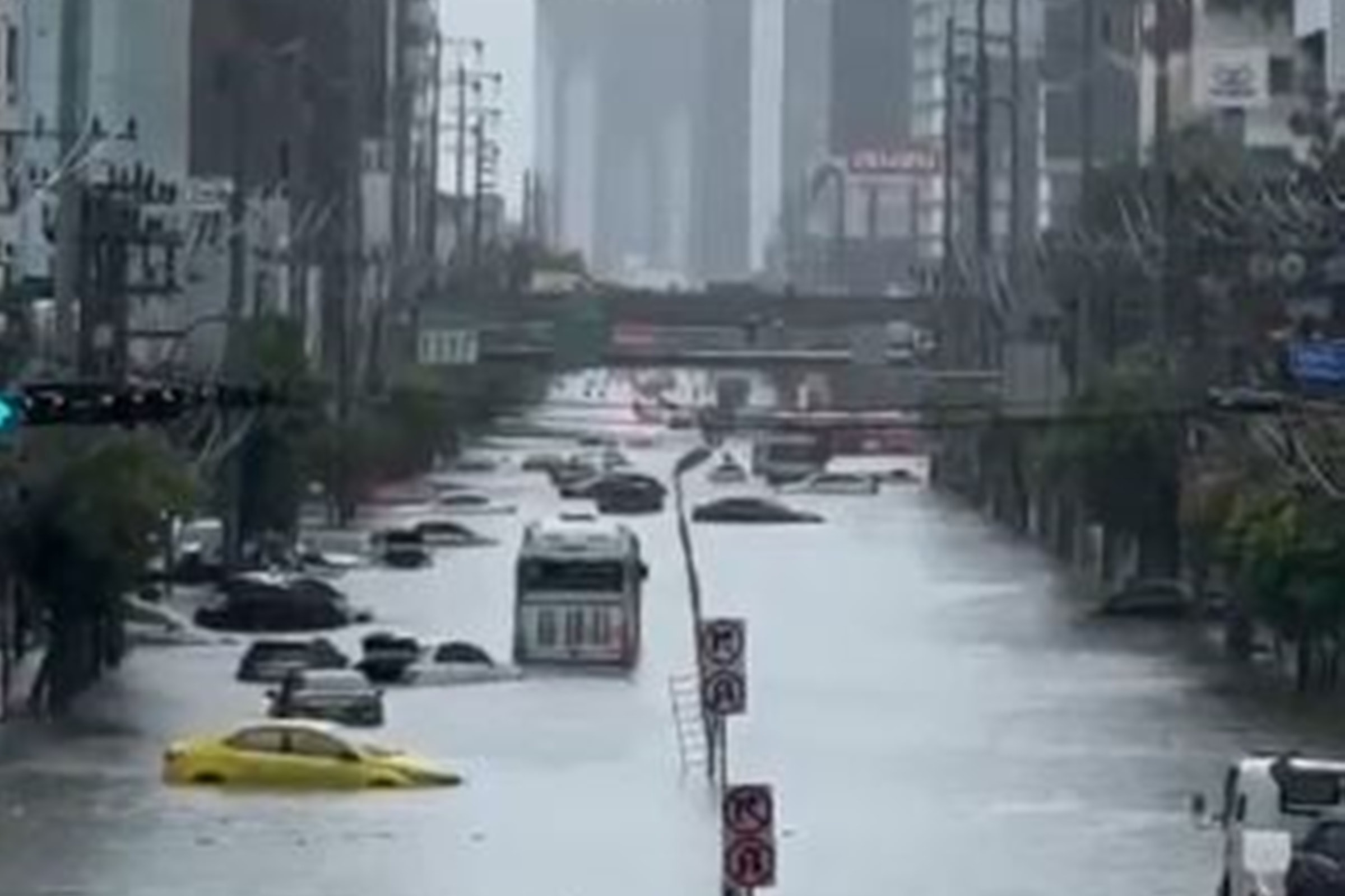 "Tempestade costeira" deixa cerca de 95 mil sem energia nos Estados Unidos