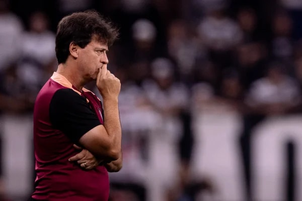 Corinthians: Diniz diz que arbitragem foi determinante para eliminação