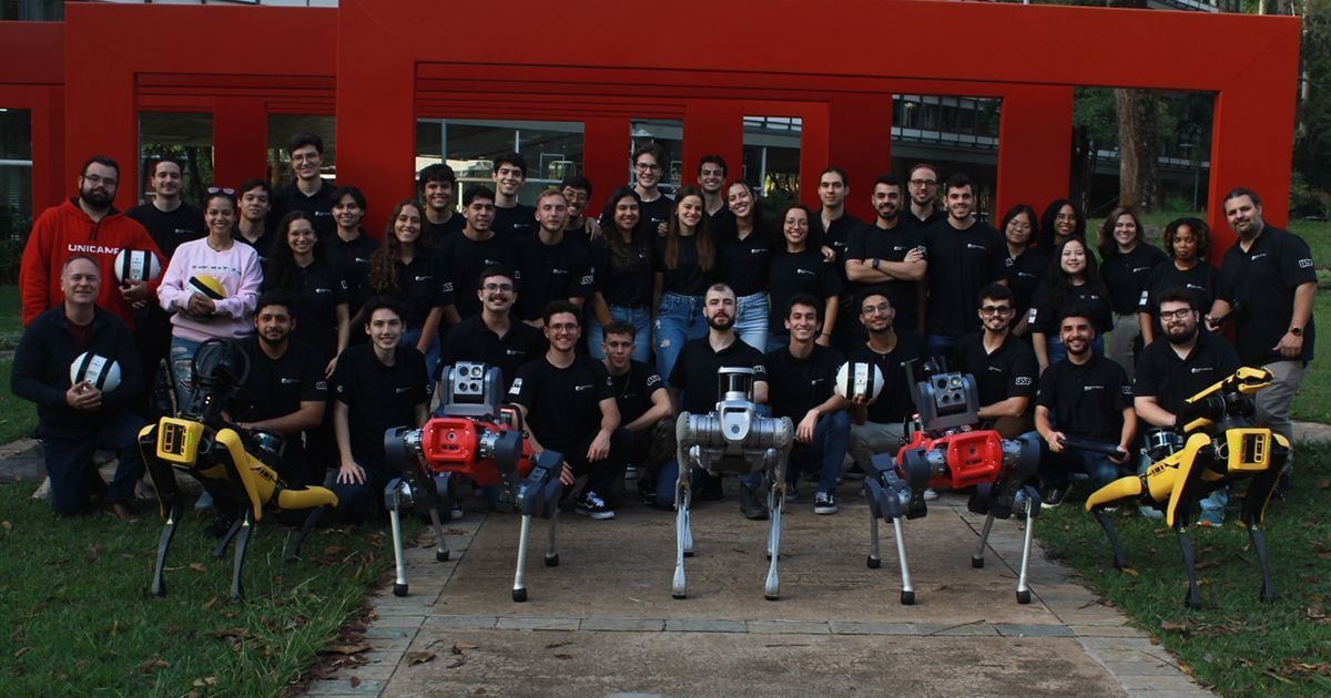 Robô budista interage com gestos e gera música com inteligência artificial
