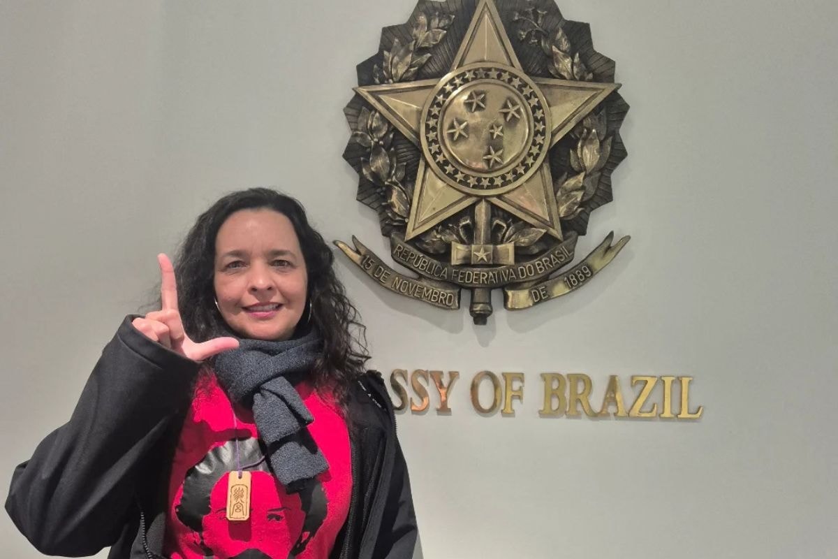Pintora brasileira dirigiu 9 horas e foi uma das primeiras a votar em 2026