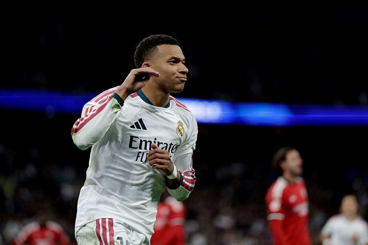 Com dois gols de Mbappé, Real Madrid goleia o Sevilla pelo Espanhol