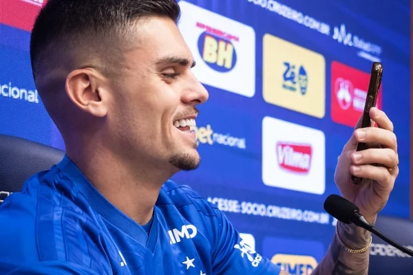 Gabriel Pec, do Cruzeiro, tem fratura confirmada na perna esquerda