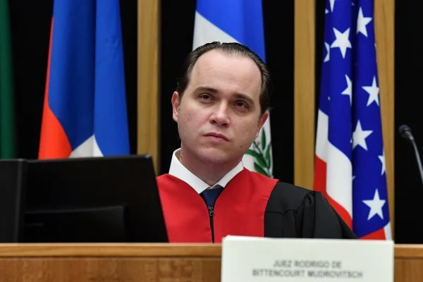 O advogado que faz a ponte entre Gilmar Mendes e Flávio Bolsonaro