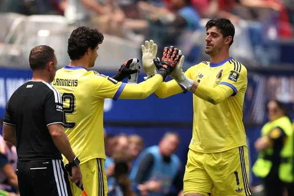 Após susto na Copa, exame não aponta lesão grave em Thibaut Courtois