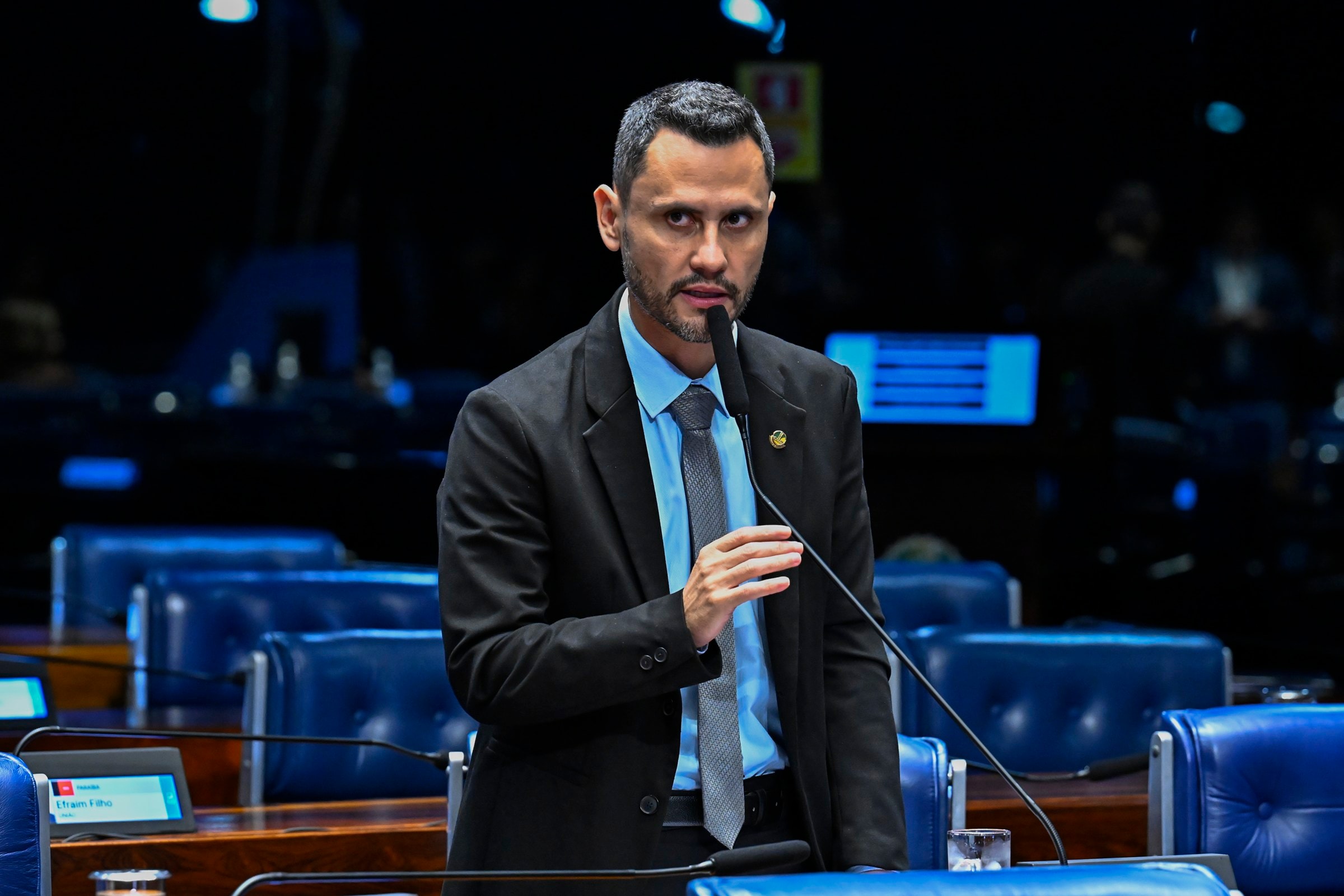 Políticos de MG apostam que Cleitinho pode desistir mesmo liderando