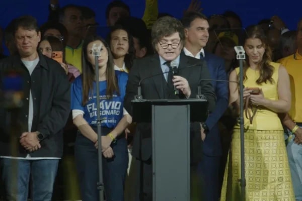 Governo Milei não pretende se desculpar por ataques a Lula, diz jornal