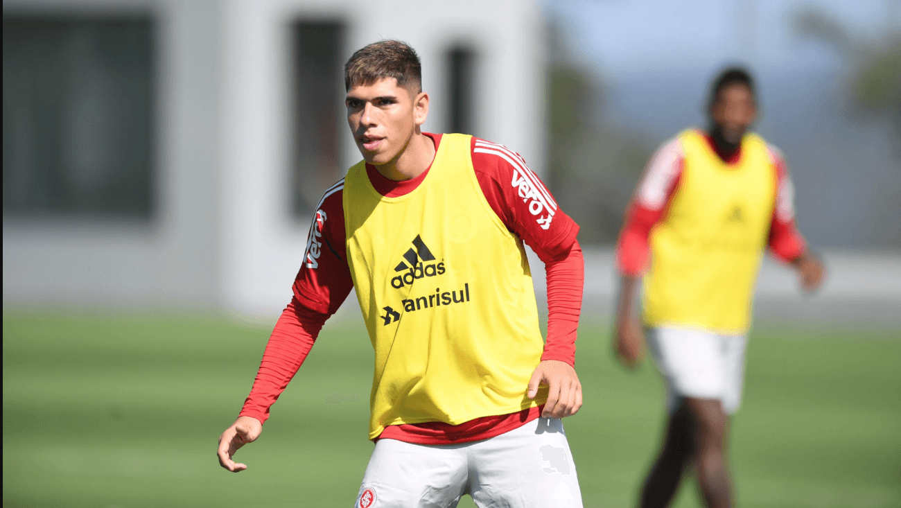 Ex-goleiro Dida comparece ao funeral de Baresi e dedo torto viraliza; veja