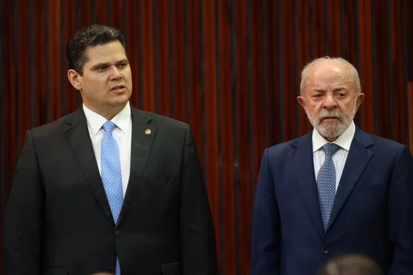 Alcolumbre elogia reunião com Lula: "Importante para a democracia"