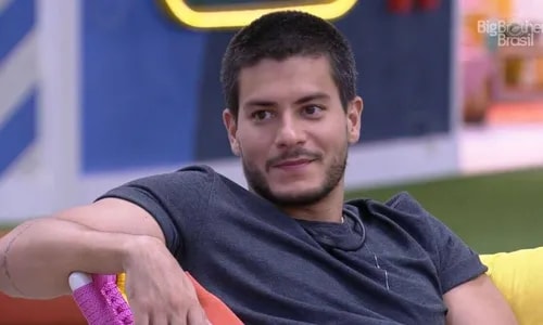 Arthur Aguiar paga dívida de R$ 400 mil após levar rasteira com apartamento e banco
