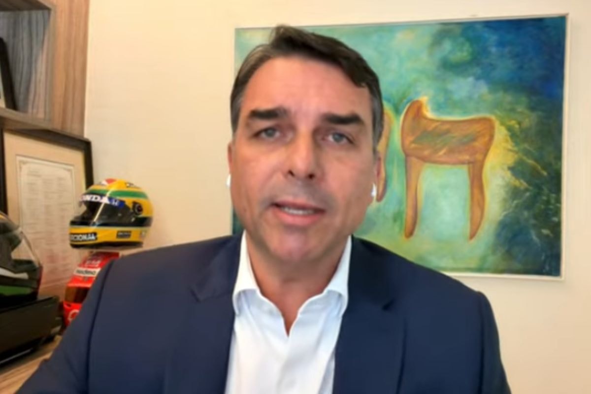 A empresários, Flávio critica Lula e promete governo "moderno"