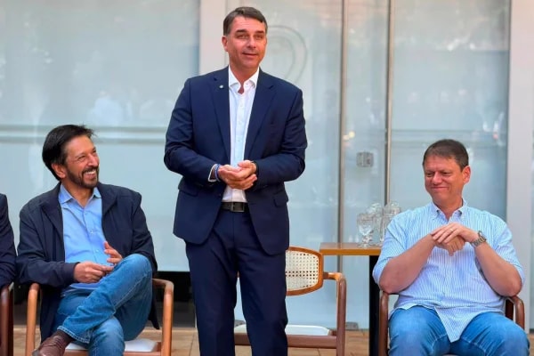 Flávio faz giro por convenções neste fim de semana em busca de força
