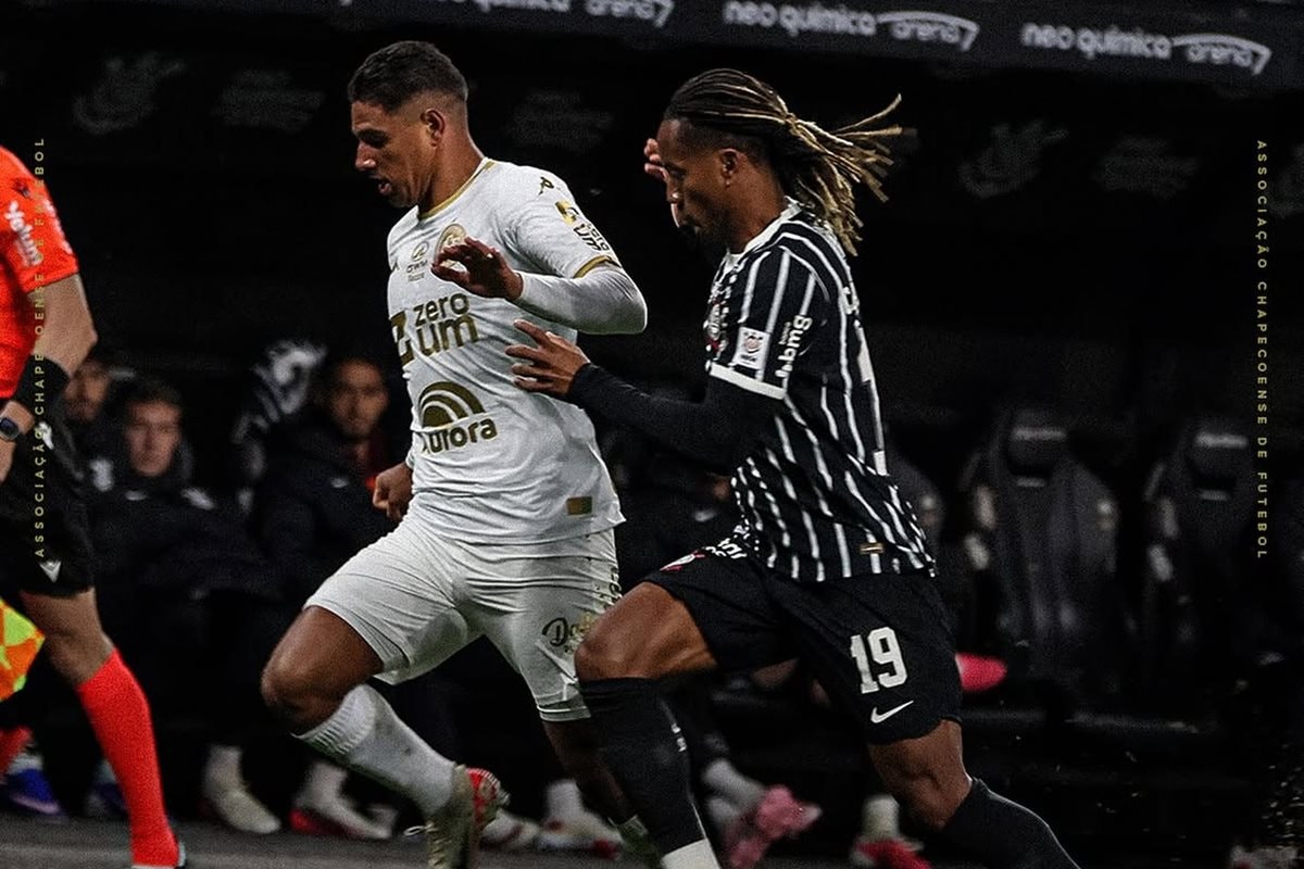 Torcida do Corinthians perde a paciência e vaia: "Time sem vergonha"