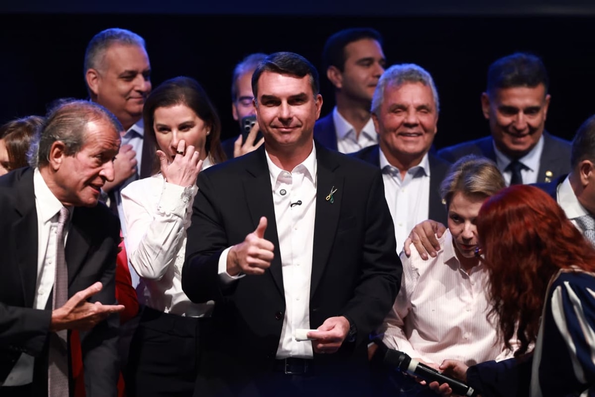Plano de Flávio Bolsonaro deve propor mudanças no funcionamento do STF