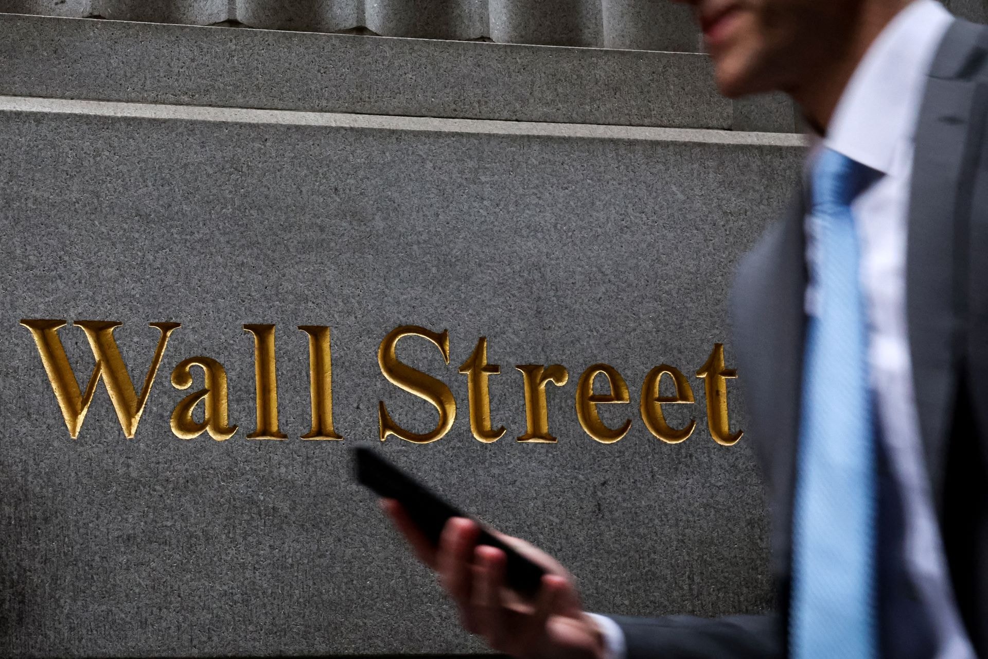 Dow Jones Futuro sobe à espera do relatório de emprego dos EUA; petróleo recua 3%