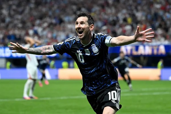 Craque Neto exalta Messi após vitória da Argentina e cutuca Vini Jr.