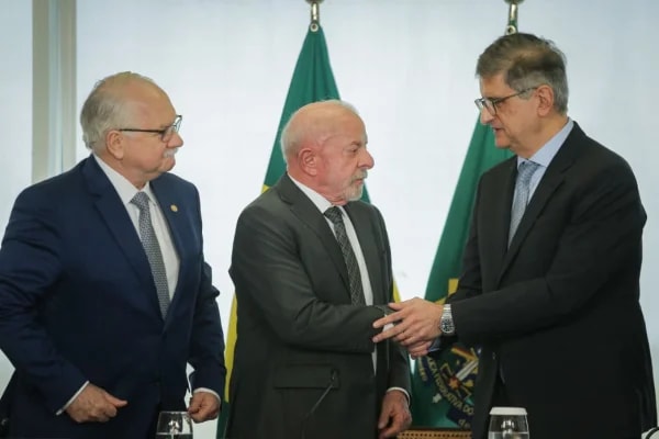"A gravidade dos fatos não autoriza atalhos", diz Fachin sobre crise no STF