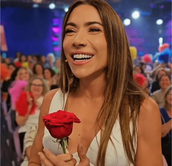 Mulher pede que Justiça vá atrás de Patrícia Abravanel na sede do SBT
