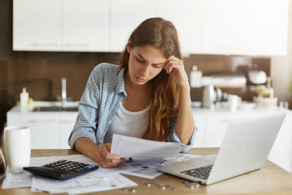 Crédito caro e seletivo empurra PMEs para R$ 80,6 bilhões em dívidas, mostra Serasa