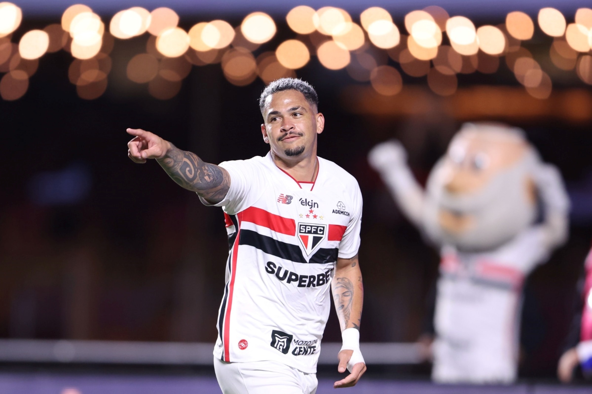 Luciano desabafa após eliminação do São Paulo: "Nunca recebi em dia"