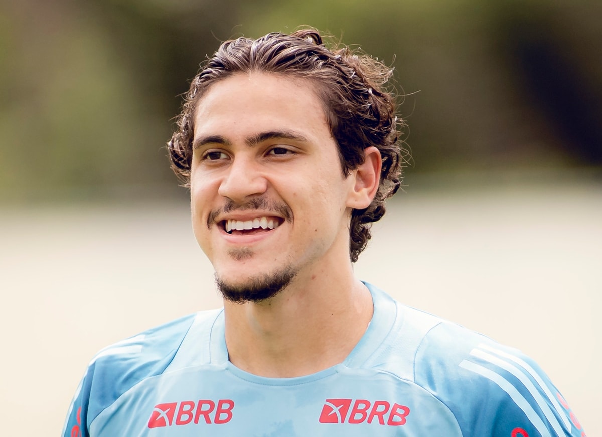 “Compra foi imoral”: casal rompe silêncio sobre Pedro, do Flamengo