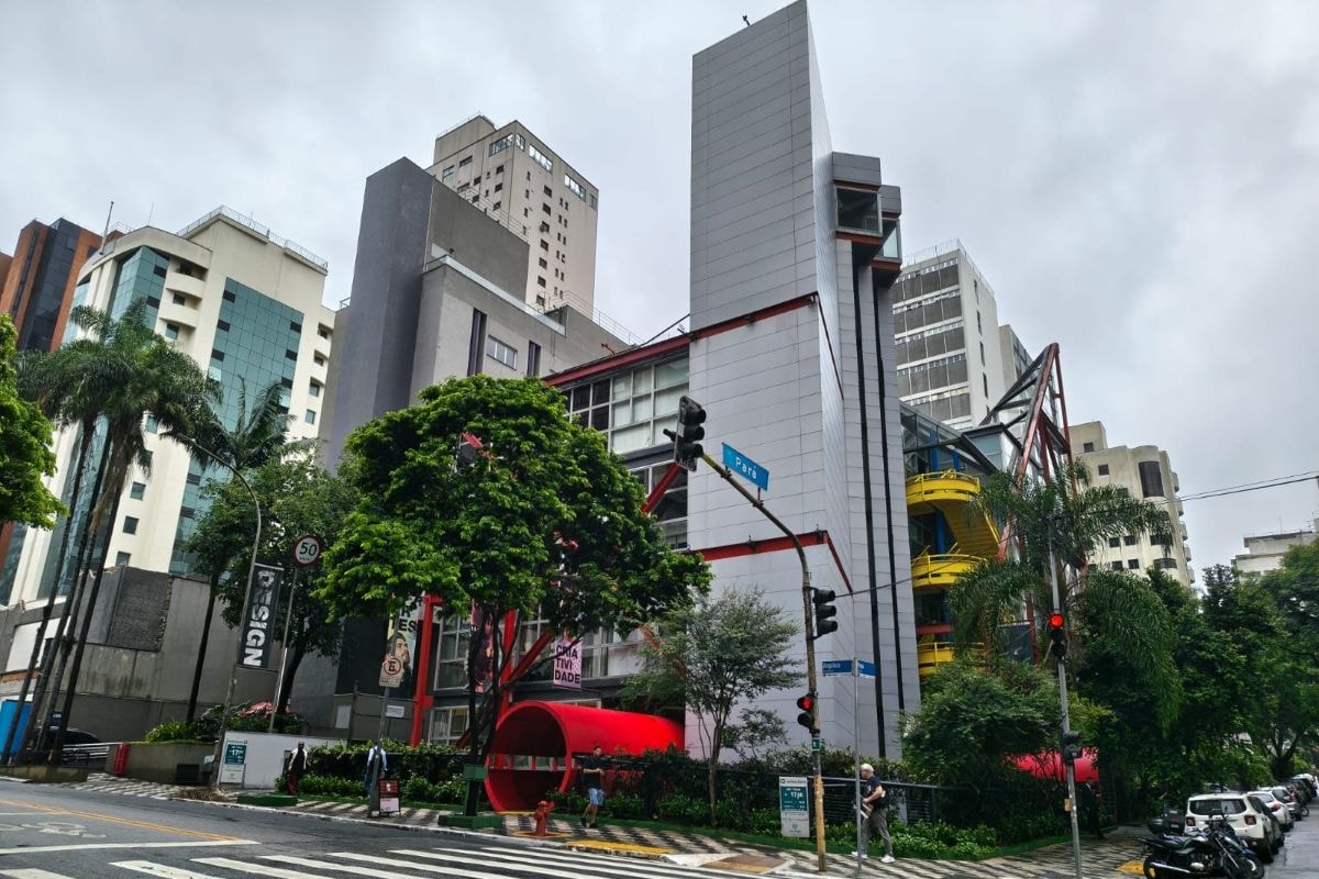 Grupo promove “desenhaço” contra destombamento da Escola Panamericana