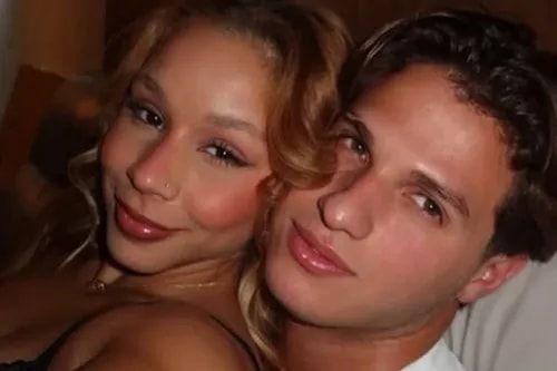 Flávia Saraiva surpreende ao se declarar para Felipe Carneiro e assumir romance