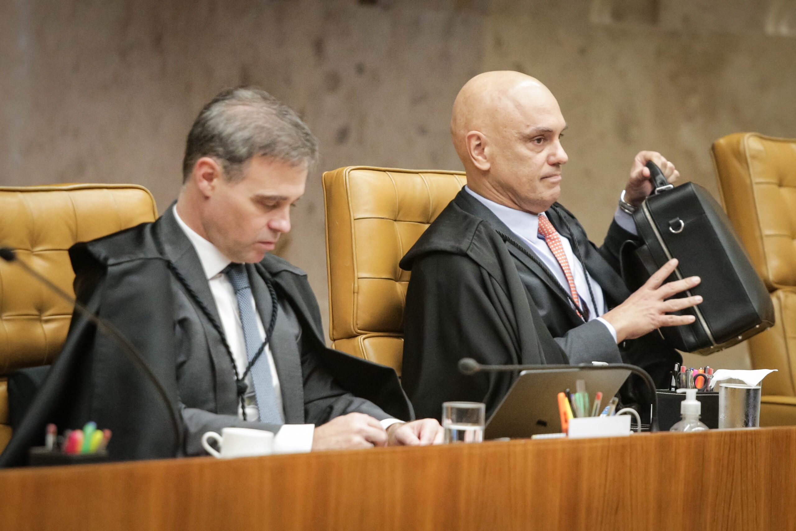 Moraes acha que pode boiar no mar de lama enquanto afoga o STF na imundície