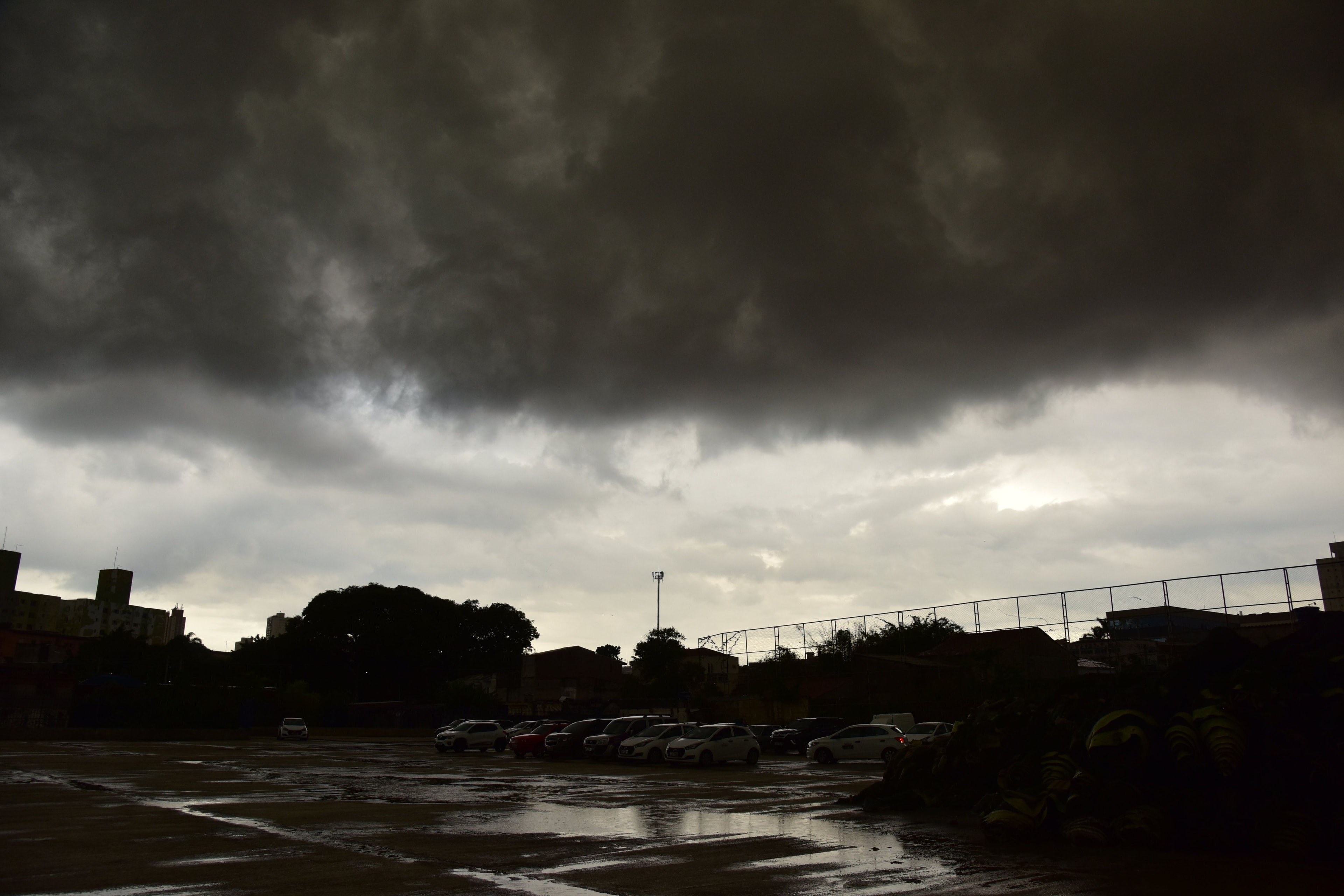 Inverno começa com chuva, vento e queda de temperatura em SP; veja previsão