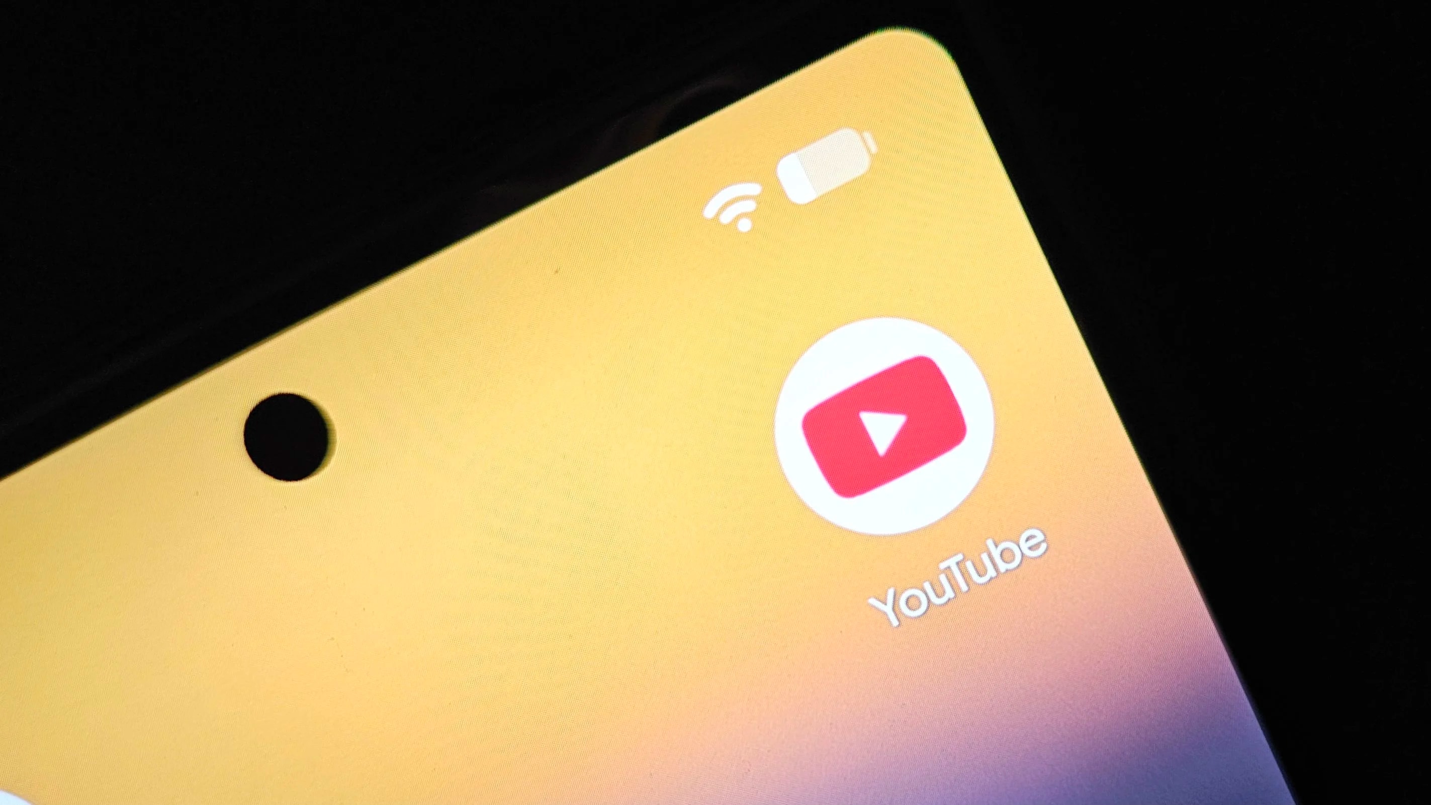 YouTube explica por que não paga alguns criadores que usam IA